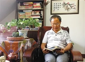 张红兵,59岁,北京博圣律师事务所律师。原名张铁夫,1966年自己改名张红兵。